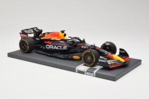 Oracle Red Bull Racing RB18 #33 M. Verstappen Belgian GP 2022 Minichamps 1:18 113221401 Resina - imagem 4 de 7