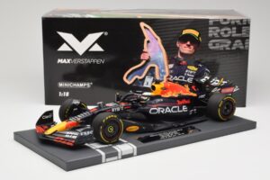 Oracle Red Bull Racing RB18 #33 M. Verstappen Belgian GP 2022 Minichamps 1:18 113221401 Resina - imagem 7 de 7