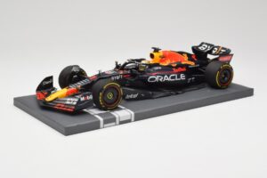 Oracle Red Bull Racing RB18 #33 M. Verstappen Mexican GP 2022 Minichamps 1:18 113222001 Resina - imagem 2 de 7