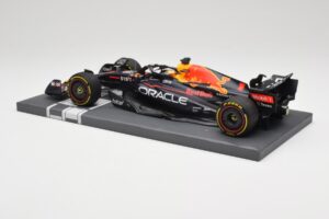 Oracle Red Bull Racing RB18 #33 M. Verstappen Mexican GP 2022 Minichamps 1:18 113222001 Resina - imagem 5 de 7