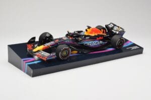 Oracle Red Bull Racing RB19 #33 M. Verstappen Miami GP 2023 Case Edition Minichamps 1:18 113233501 Resina - imagem 2 de 7