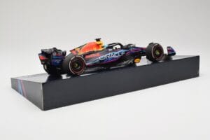 Oracle Red Bull Racing RB19 #33 M. Verstappen Miami GP 2023 Case Edition Minichamps 1:18 113233501 Resina - imagem 3 de 7