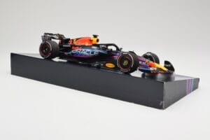 Oracle Red Bull Racing RB19 #33 M. Verstappen Miami GP 2023 Case Edition Minichamps 1:18 113233501 Resina - imagem 4 de 7