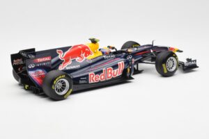 Red Bull Racing RB7 #2 M. Webber Showcar F1 2011 Minichamps 1:18 110110072 Metal - imagem 2 de 6