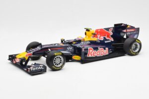 Red Bull Racing RB7 #2 M. Webber Showcar F1 2011 Minichamps 1:18 110110072 Metal