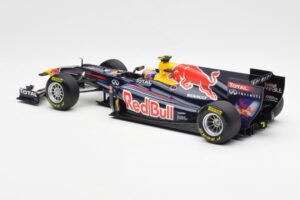 Red Bull Racing RB7 #2 M. Webber Showcar F1 2011 Minichamps 1:18 110110072 Metal - imagem 5 de 6