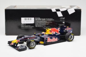 Red Bull Racing RB7 #2 M. Webber Showcar F1 2011 Minichamps 1:18 110110072 Metal - imagem 6 de 6