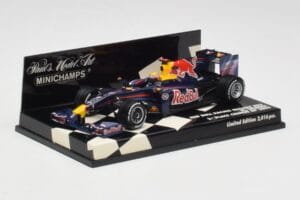 Red Bull Racing Renault RB5 #14 M. Webber Race Car 2009 Minichamps 1:43 400090114 Metal - imagem 2 de 5