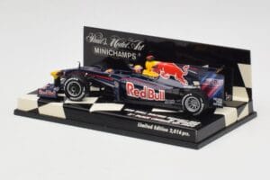 Red Bull Racing Renault RB5 #14 M. Webber Race Car 2009 Minichamps 1:43 400090114 Metal - imagem 3 de 5