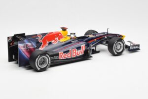 Red Bull Racing Renault RB5 #5 S. Vettel Showcar 2010 Minichamps 1:18 153100175 Metal - imagem 2 de 6