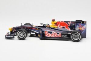 Red Bull Racing Renault RB5 #5 S. Vettel Showcar 2010 Minichamps 1:18 153100175 Metal - imagem 3 de 6