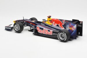 Red Bull Racing Renault RB5 #5 S. Vettel Showcar 2010 Minichamps 1:18 153100175 Metal - imagem 5 de 6
