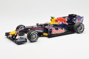 Red Bull Racing Renault RB6 #6 M. Webber F1 2010 Minichamps 1:18 110100006 Metal