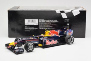 Red Bull Racing Renault RB6 #6 M. Webber F1 2010 Minichamps 1:18 110100006 Metal - imagem 6 de 6