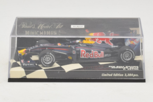 Red Bull Racing RB6 S. Vettel F1 Showcar 2010 Minichamps 1:43 400100075 Metal - imagem 5 de 5