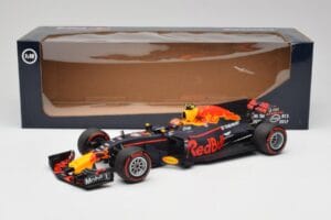 Red Bull Racing RB13 Tag Heuer #33 M. Verstappen Australian GP 2017 Minichamps 1:18 110170033 Resina - imagem 7 de 7