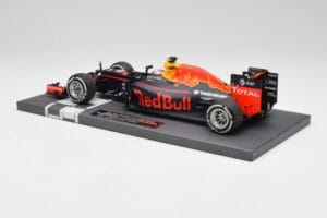 Red Bull RB12 #33 M. Verstappen Spain GP Winner 2016 Minichamps 1:18 117160333 Metal - imagem 5 de 7