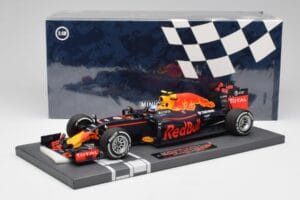 Red Bull RB12 #33 M. Verstappen Spain GP Winner 2016 Minichamps 1:18 117160333 Metal - imagem 6 de 7