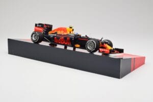 Red Bull RB12 #33 M. Verstappen Spain GP Winner 2016 Minichamps 1:18 147160533 Metal - imagem 4 de 6