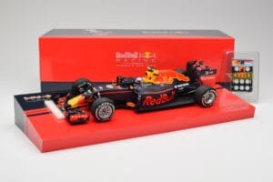Red Bull RB12 #33 M. Verstappen Spain GP Winner 2016 Minichamps 1:18 147160533 Metal - imagem 6 de 6