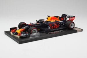 Red Bull RB15 #33 M. Verstappen Brazil GP Winner 2019 Minichamps 1:18 113191933 Metal - imagem 2 de 7
