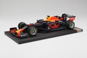 Red Bull RB15 #33 M. Verstappen German GP Winner Wet 2019 Minichamps 1:18 113191133 Metal - imagem 2 de 7