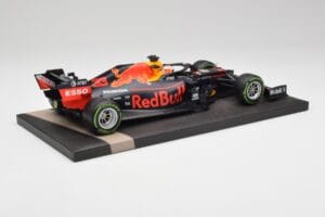 Red Bull RB15 #33 M. Verstappen German GP Winner Wet 2019 Minichamps 1:18 113191133 Metal - imagem 3 de 7