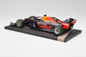 Red Bull RB15 #33 M. Verstappen German GP Winner Wet 2019 Minichamps 1:18 113191133 Metal - imagem 5 de 7