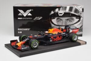 Red Bull RB15 #33 M. Verstappen German GP Winner Wet 2019 Minichamps 1:18 113191133 Metal - imagem 6 de 7