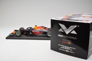 Red Bull RB15 #33 M. Verstappen German GP Winner Wet 2019 Minichamps 1:18 113191133 Metal - imagem 7 de 7