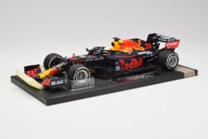 Red Bull RB16 #33 M. Verstappen Abu Dhabi GP Winner 2020 Minichamps 1:18 113201733 Metal - imagem 2 de 6