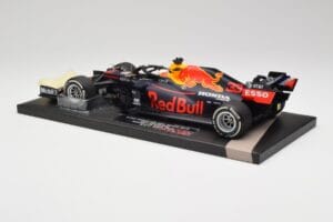 Red Bull RB16 #33 M. Verstappen Abu Dhabi GP Winner 2020 Minichamps 1:18 113201733 Metal - imagem 5 de 6