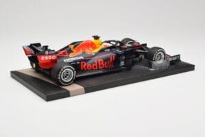 Red Bull RB16 #33 M. Verstappen Red Bull Racing 70th Anniversary GP Winner 2020 Minichamps 1:18 113200533-M1 Resina - imagem 3 de 7