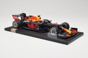 Red Bull RB16 #33 M. Verstappen Red Bull Racing 70th Anniversary GP Winner 2020 Minichamps 1:18 113200533-M1 Resina - imagem 4 de 7