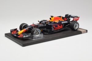 Red Bull RB16B #33 M. Verstappen Dutch GP Winner 2021 Minichamps 1:18 113212533 Metal - imagem 2 de 7