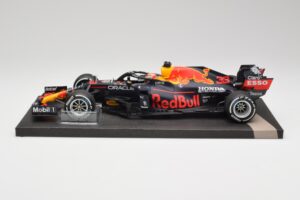 Red Bull RB16B #33 M. Verstappen Dutch GP Winner 2021 Minichamps 1:18 113212533 Metal