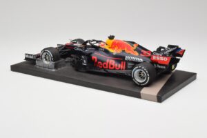 Red Bull RB16B #33 M. Verstappen Dutch GP Winner 2021 Minichamps 1:18 113212533 Metal - imagem 5 de 7