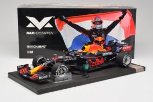 Red Bull RB16B #33 M. Verstappen Dutch GP Winner 2021 Minichamps 1:18 113212533 Metal - imagem 6 de 7