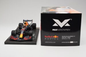 Red Bull RB16B #33 M. Verstappen Dutch GP Winner 2021 Minichamps 1:18 113212533 Metal - imagem 7 de 7