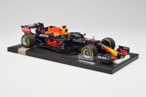Red Bull RB16B #33 M. Verstappen France GP Winner 2021 Minichamps 1:18 113210833 Metal - imagem 4 de 7