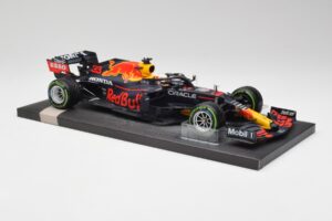 Red Bull RB16B #33 M. Verstappen Emilia Romagna GP Winner 2021 Minichamps 1:18 113210233T Metal - imagem 4 de 6