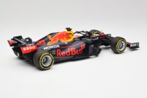 Red Bull RB16B #33 M. Verstappen Emilia Romagna GP Winner Mid Race Tyres 2021 Minichamps 1:18 110210133 Metal - imagem 2 de 7