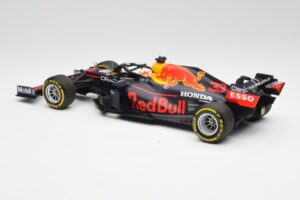 Red Bull RB16B #33 M. Verstappen Emilia Romagna GP Winner Mid Race Tyres 2021 Minichamps 1:18 110210133 Metal - imagem 5 de 7