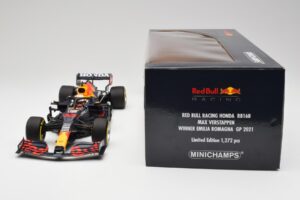 Red Bull RB16B #33 M. Verstappen Emilia Romagna GP Winner Mid Race Tyres 2021 Minichamps 1:18 110210133 Metal - imagem 7 de 7