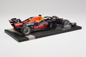 Red Bull RB16B #33 M. Verstappen Styrian & Austrian GP Winner 2021 Minichamps 1:18 113210933 Metal - imagem 3 de 6