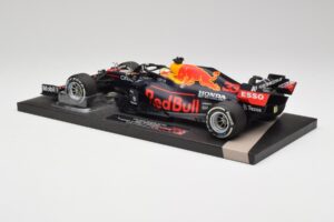Red Bull RB16B #33 M. Verstappen Styrian & Austrian GP Winner 2021 Minichamps 1:18 113210933 Metal - imagem 5 de 6