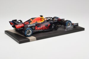 Red Bull RB16B #33 M. Verstappen Belgian GP 2021 Winner Minichamps 1:18 113211333 Resina - imagem 3 de 7
