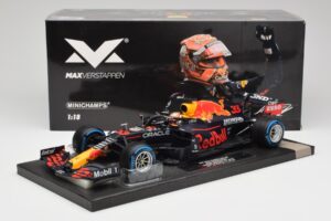 Red Bull RB16B #33 M. Verstappen Belgian GP 2021 Winner Minichamps 1:18 113211333 Resina - imagem 6 de 7