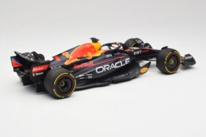 Red Bull RB18 #1 M. Verstappen France GP Winner 2022 Minichamps 1:18 110221201 Metal - imagem 2 de 7