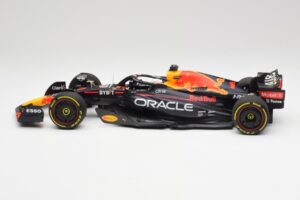 Red Bull RB18 #1 M. Verstappen France GP Winner 2022 Minichamps 1:18 110221201 Metal - imagem 3 de 7